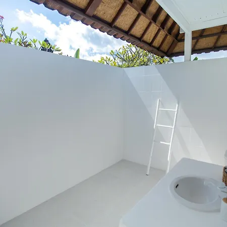 Stardust Villas Nusa Lembongan Exterior photo